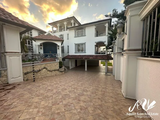 Hermosa Casa En La Urbanización Don Simón