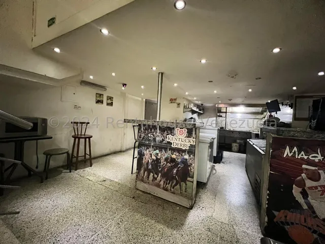Ft Local En Venta  De 3 Pisos  A Pie De Calle  Alto Trafico Peatonal Y Automotriz  Cerca De Sambil De La Candelaria / Mls#25-2275