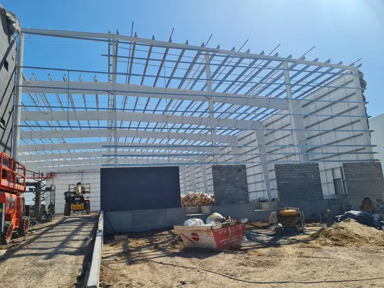 Depósito En Escobar Sobre Panamericana Rn N°9 - 7000 M2    Oficinas