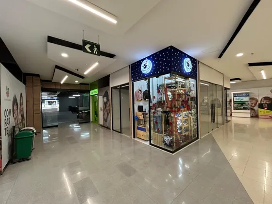 Vendo Local Comercial De 6 M2 En El Centro Comercial La Calera Gardens