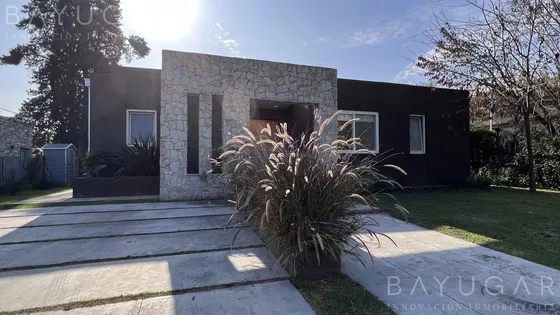 Exclusiva Casa En Barrio Sausalito, Pilar  Luminosa Y Con Amplias Comodidades