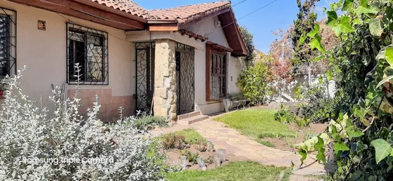 Se Vende Bella Casa Ubicada En Brown Sur, Comuna De Macul 
