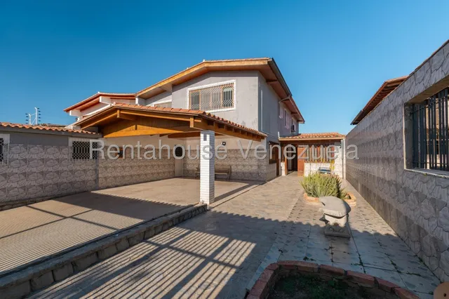 Amplia Y Espectacular Casa Con Inigualable Vista En Colinas De Vista Alegre Lld