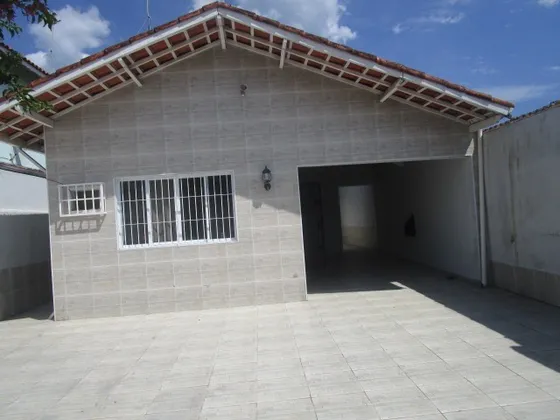Excelente Casa, Isolada, Com Edícula, Espaço Para Piscina. Há 300 Metros Da Praia!