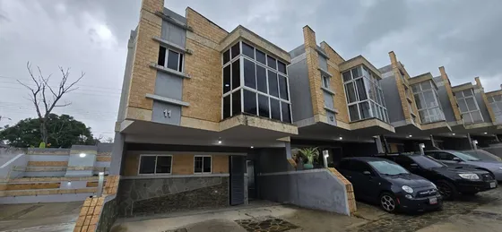 Se Vende En Colinas De Guataparo Townhouse Remodelado Con Planta 100%
