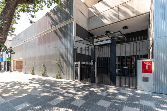 Piso Completo De 18 Cocheras En San Isidro, Sobre Av. Centenario.
