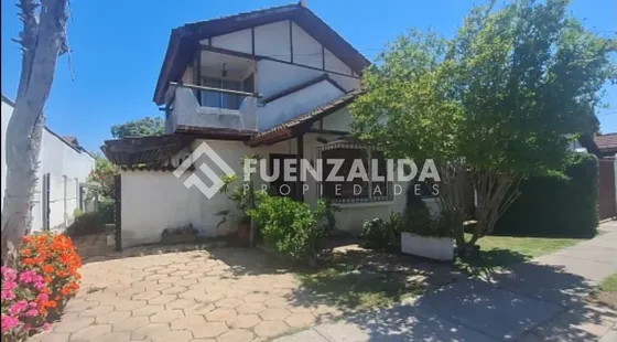 Casa En Venta De 3 Dorm. 3 Baños En Peñaflor Rosales