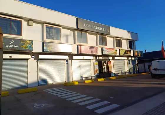 Centro Comercial De 910mt2 De Terreno  613mt2 Construidos