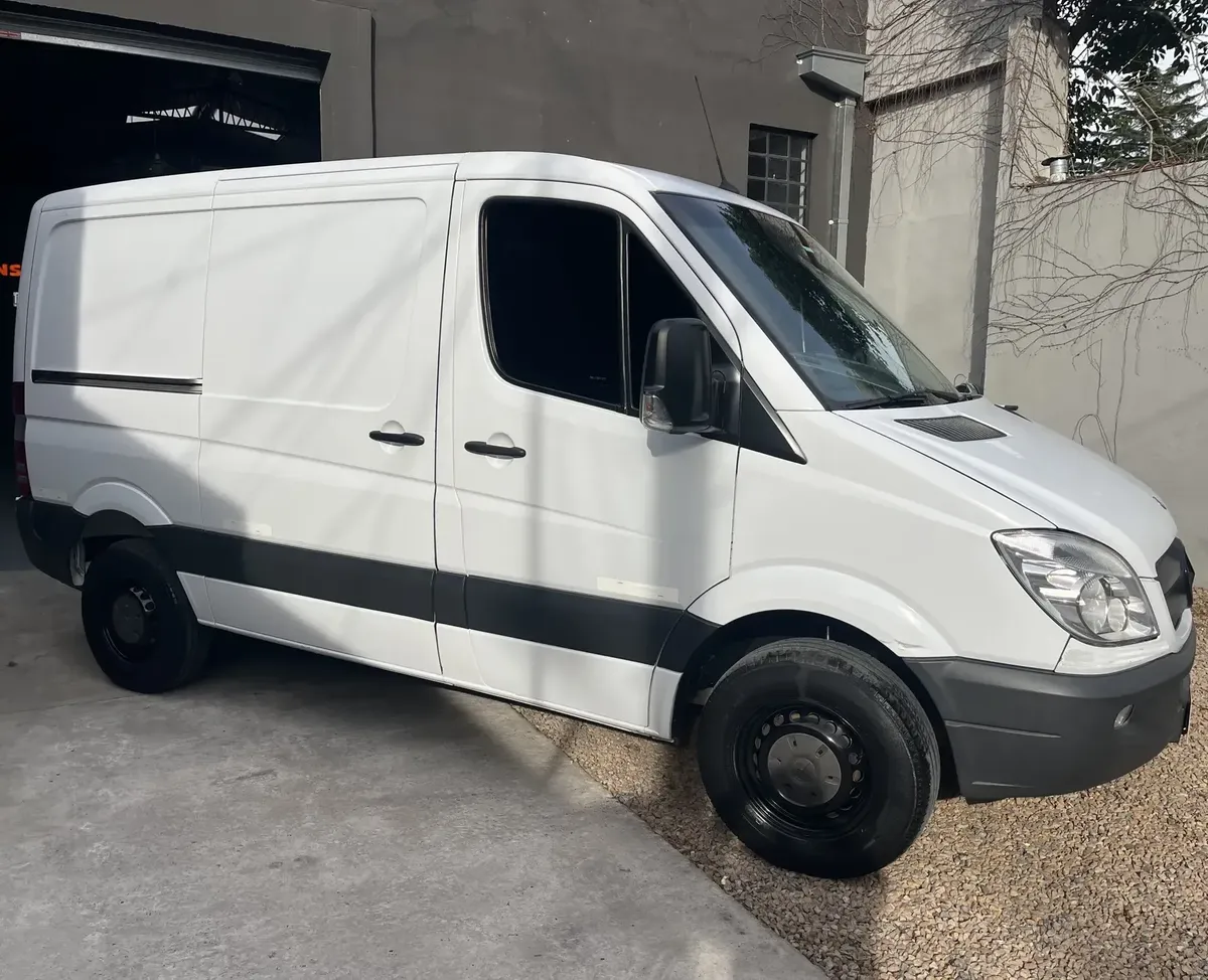 Mercedes-Benz Sprinter 2.1 415 Furgon 3250 150cv Tn V1