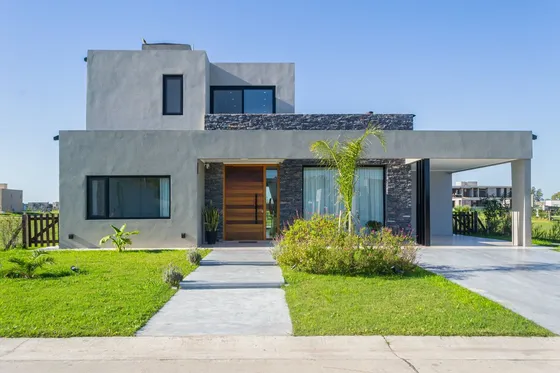 Casa En Venta En Lares De Canning Con Piscina 