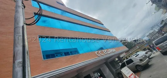 Local Comercial Remodelado En Pleno Centro Charallave En Venta. Urb. Charallave.