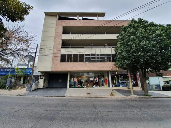 Alquiler Mensual De Cochera En El Centro De Carlos Paz