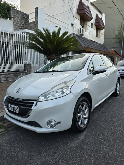 Peugeot 208 1.5 Allure Touchscreen