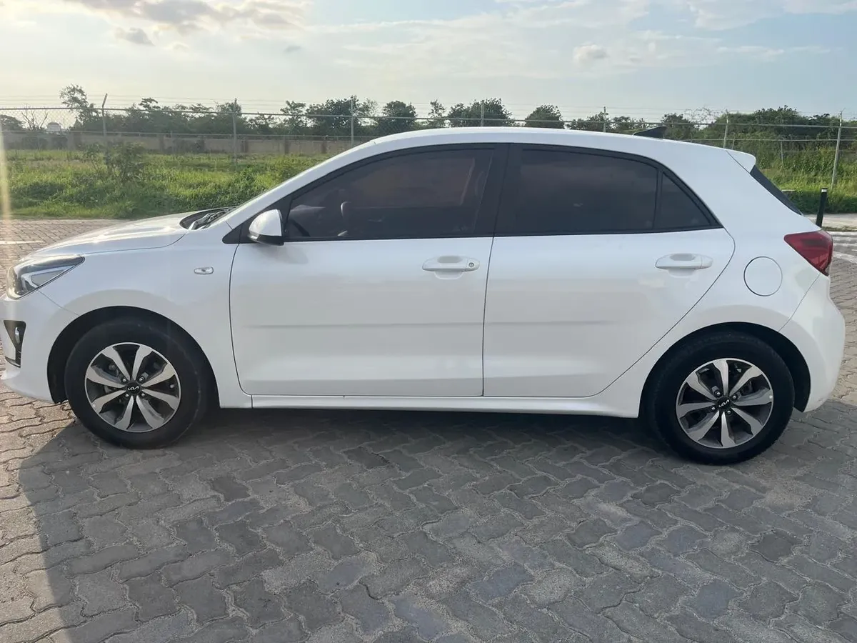 Kia Rio 2023 5p Lx L4/1.6 Aut