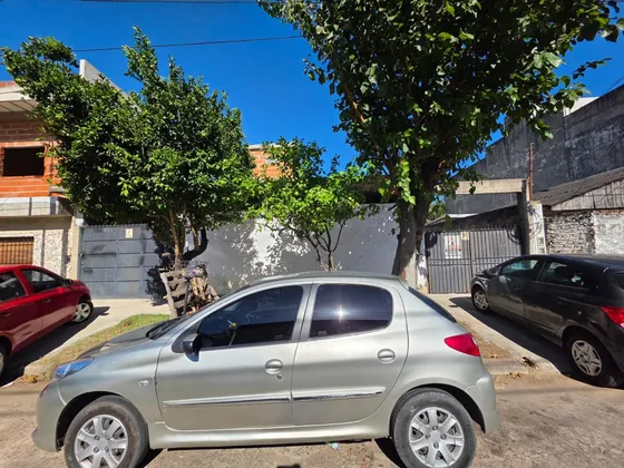 En Venta En Caseros Lote De 196m Con Losa  F: 10390