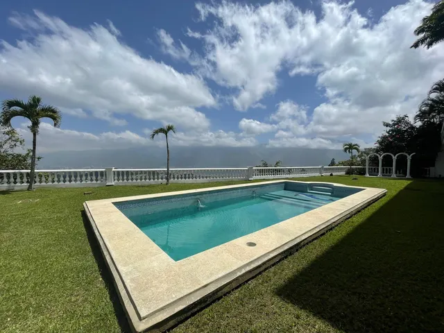 En Alquiler Casa 1.800m2 6h+3s/9b/5p Los Naranjos 