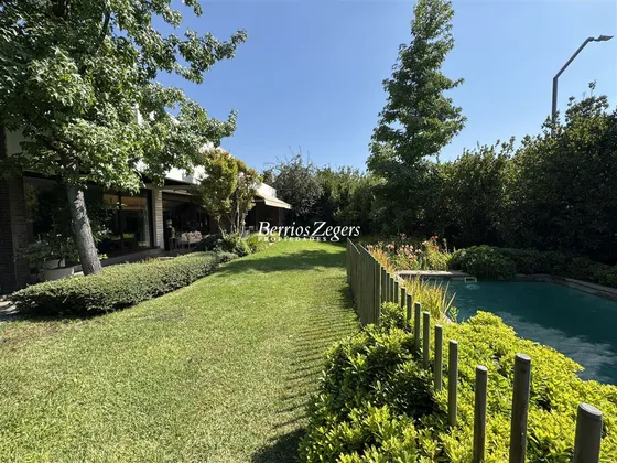Casa En Venta De 5 Dorm. En La Dehesa Los Litres Condominio