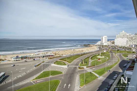 Lujoso Apartamento En Torre Imperiale De 3 Dormitorios + Dependencia En Venta. 