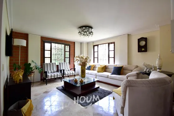 Casa En Los Alcázarez. 5 Habitaciones, 500 M², Id: 65215