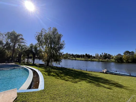 Casa En  Venta Al Agua En Los Castores, Nordelta