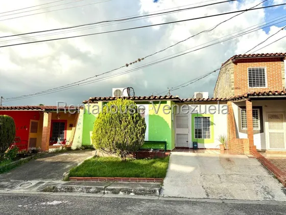 Venta Acogedora Casa Ubicada En Conjunto Privado Urb La Piedad Sur Con Vigilancia Las 24 Horas Del Dia, Garantizando Seguridad Y Tranquilidad.cabudare, Lara Cod 25 -24573 Vk Katty Vasquez