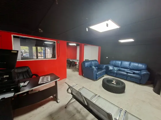 (ac) Casa Comercial En San Diego. A Pie De Calle En Av. Don Julio Centeno Con Doble Acceso