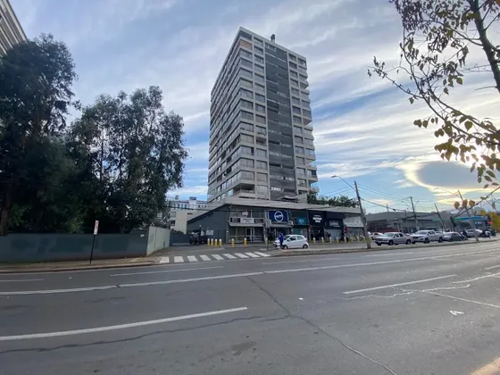 Arriendo Local Comercial En Avenida Los Militares - 165m²