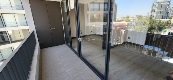 Amplio Y Moderno  Depto. En Venta. Semi Nuevo  Uf 2.890 A Me