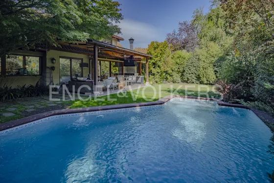 Chilena En Condominio Con Excelente Conectividad
