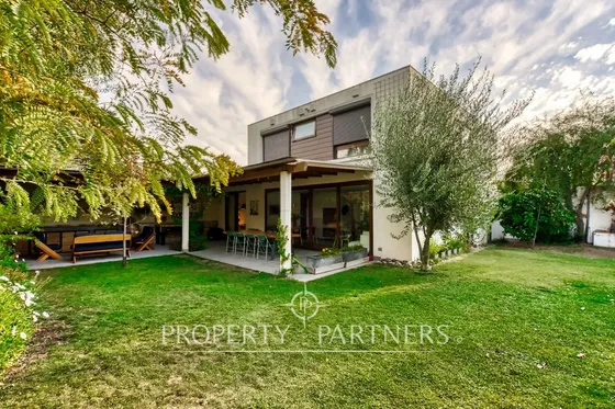 Amplia, Moderna Y Segura Casa En Condominio. La Re...