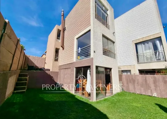Se Vende Bella Casa Mediterránea En Lomas De Mont...