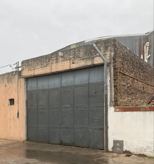 Venta Galpón Villa Centenario Con Cochera