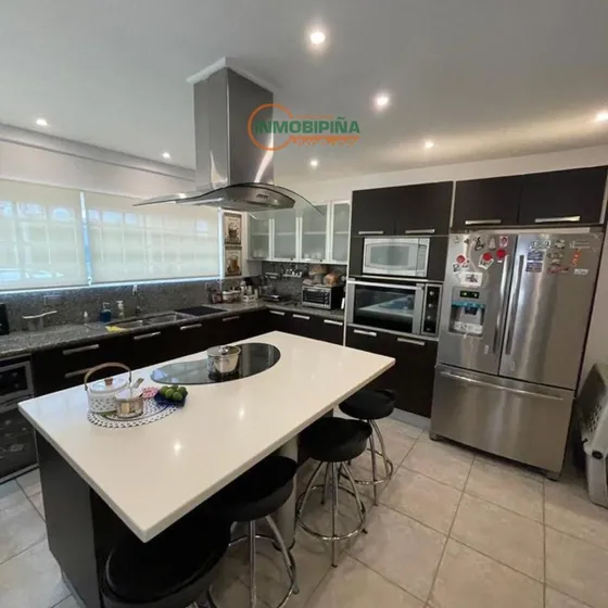Inmobipiña Vende Townhouse En La Urbanización Los Saltos Puerto Ordaz Dp
