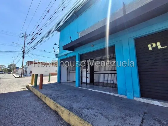 María Valera Tiene Local Comercial En Alquiler, Ubicado En Calle Principal De Cabudare, Ofrece Oficina Privada, Zonade Descarga, Ideal Para Logística, Espacio Versátil Para Diversos Negocios. 