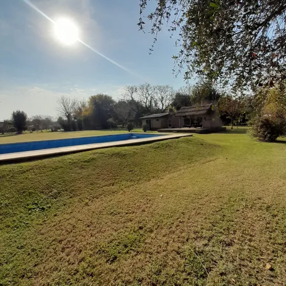 Casa Con Amplisimo Terreno + Pileta