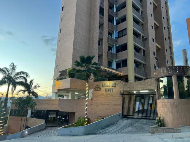 Impecable Apartamento En Las Chimeneas Valencia Altos Del Tepuy Dar - Ali