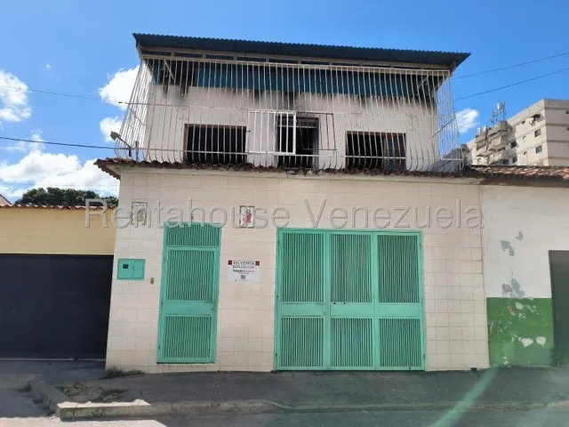 En Venta Casa Duplex La Victoria Zona Centro 25-11989 Gjg