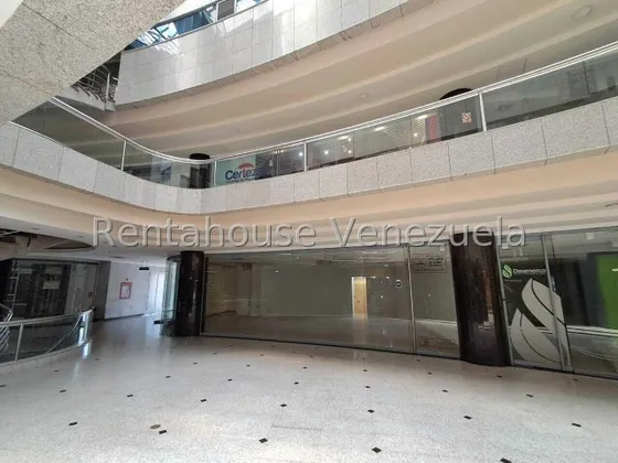 Julio Latouche 25-6882 Local Comercial En Alquiler Ubicado En Planta Baja De La Torre B.0.d, San Jose De Tarbes Valencia, Amplio Y Comodo, Electricidad Asegurada.