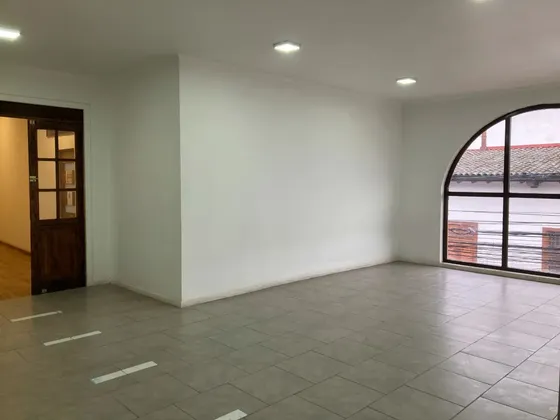Oficina De 105 M2 Frente A Plaza Santa Cruz