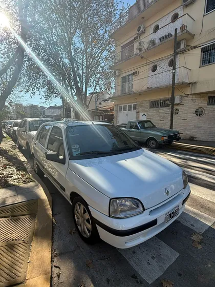 Renault Clio 1.6 Rn Aa