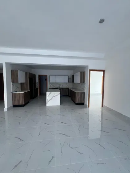 Apartamento En Alquiler De 3 Habitaciones Mas Estudio En Bella Vista Sur
