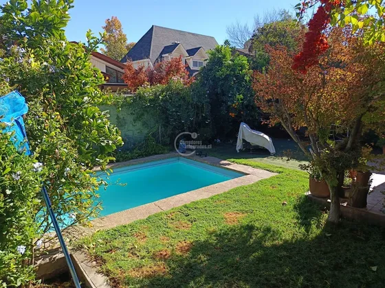 Casa En Venta De 3 Dorm. En Las Condes