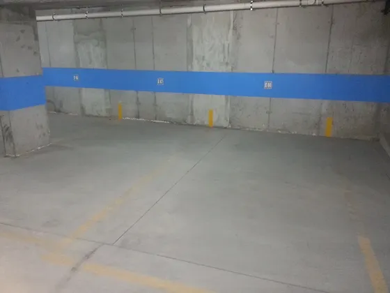 Se Vende Estacionamiento Cubierto / Metro U De Chile