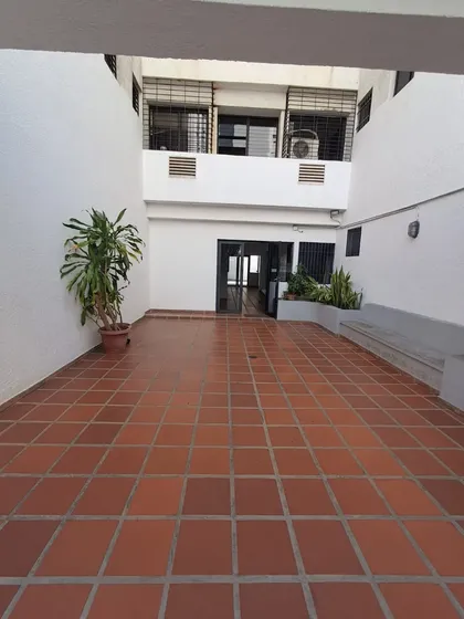 Apartamento En Alquiler Ubicado En La Urbanización Valles De Camoruco, Ofv-yv
