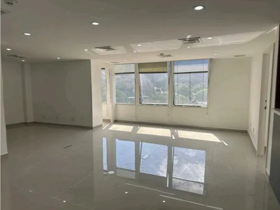 Alquilo Oficina 90m2 Las Mercedes 6411