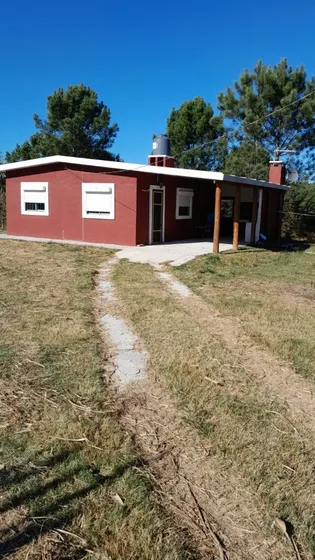 Casa De Campo A Estrenar, Tranquilidad Y Seguridad Con Playa Y Todos Los Servicios A 1000 Metros, 2 Dorm, Cocina Definida, Barbacoa, Cochera, 4000m2 De Terreno, 19000$, Anda O Similar