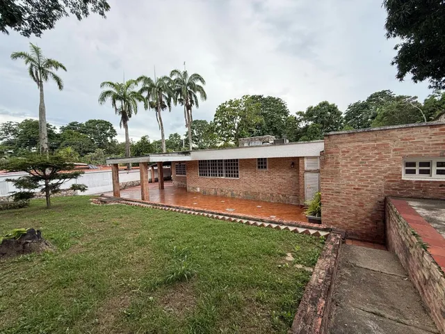 Lm Venta De Casa Urb. Trigal Centro Valencia Está Linda Casa Remodelada Está En Precio De Oportunidad Y Sigue Siendo Negociable  Ubicada En Calle Privada 