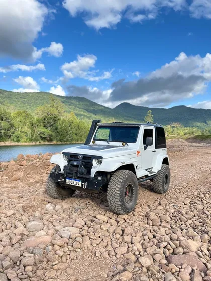 Troller T4 3.0 Tr 2p