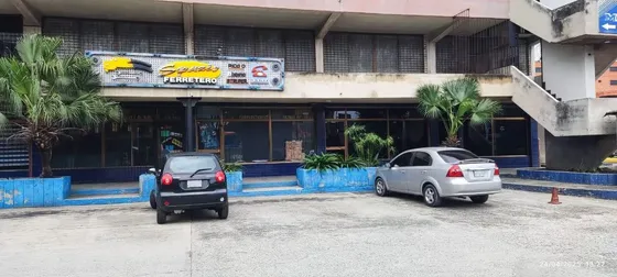 Alex. Oportunidad. Baja Precio. En Venta Local Comercial De Alto Impacto Situado En C.c. Puerto Cabello. (2,2)