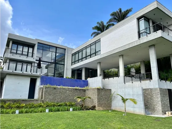 Se Vende Casa 5h+3s/7.5b+3s/11p La Lagunita 4222